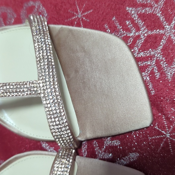 Vince Camuto Sorthand Heels - Picture 4 of 8